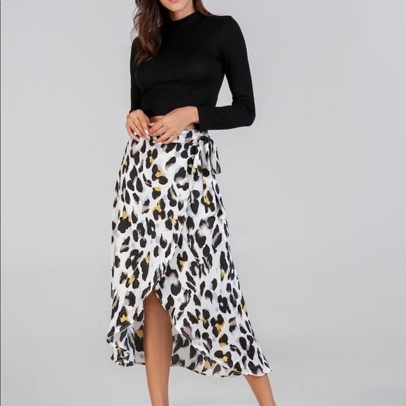 Medium Waist wrap leopard print skirt - Picture 2 of 5